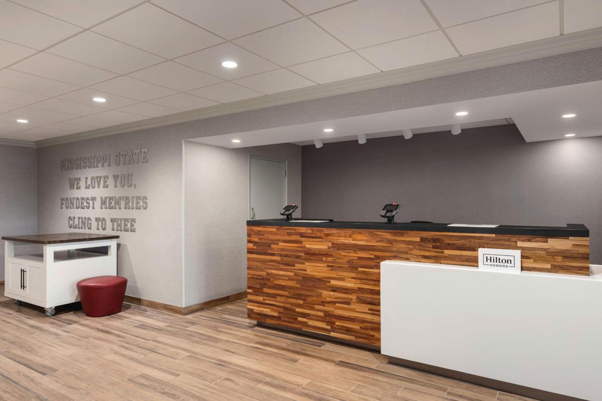 Hampton Inn Starkville Buitenkant foto