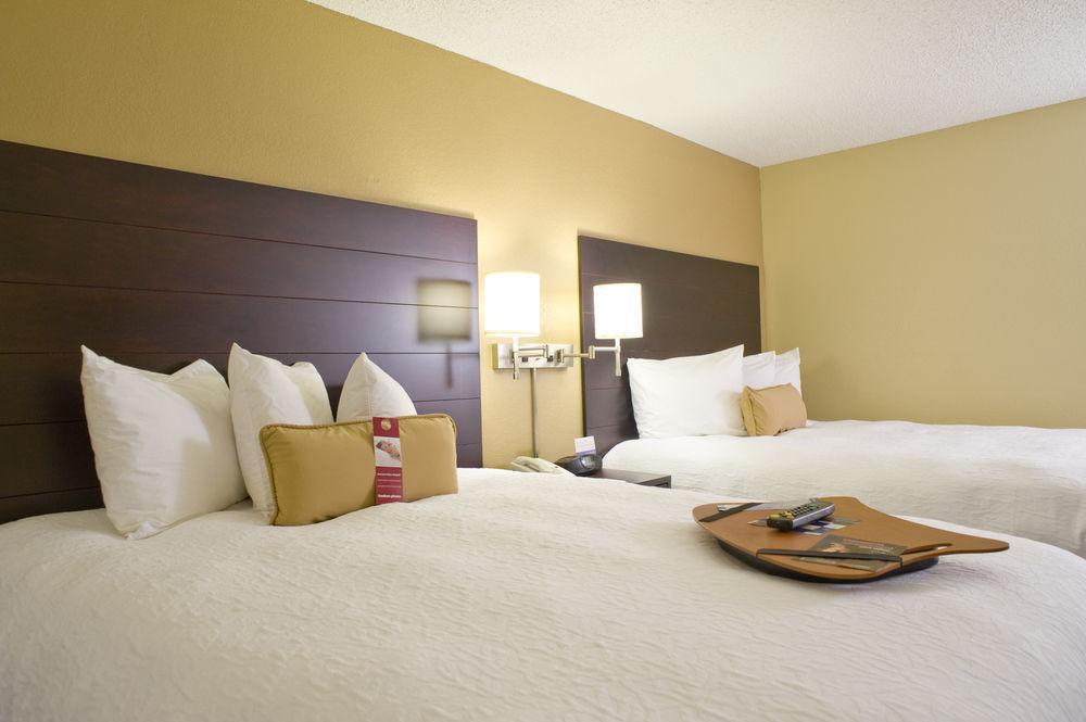 Hampton Inn Starkville Buitenkant foto